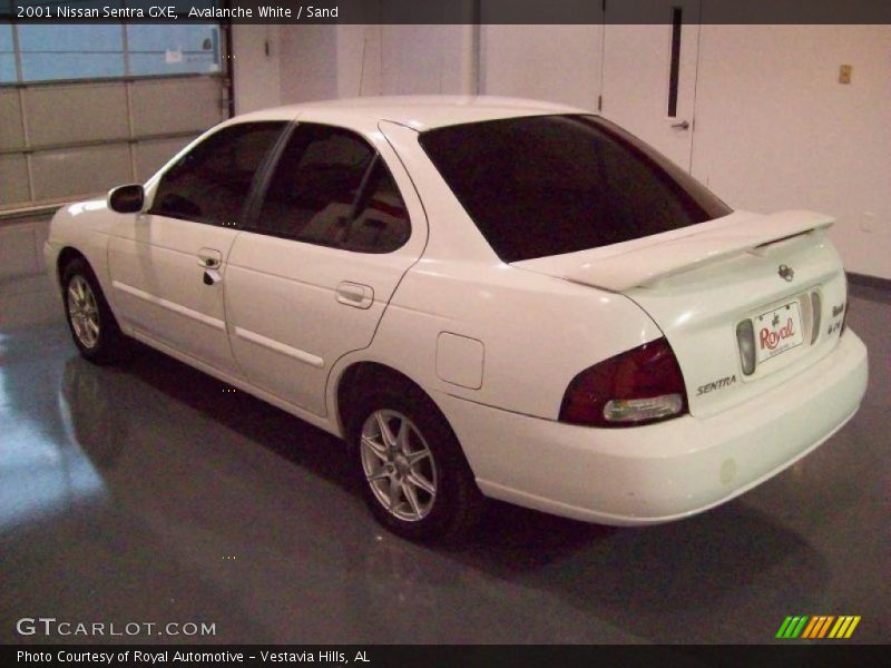 Avalanche White / Sand 2001 Nissan Sentra GXE