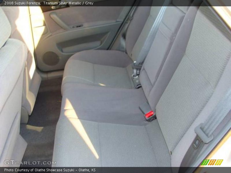 Titanium Silver Metallic / Grey 2008 Suzuki Forenza