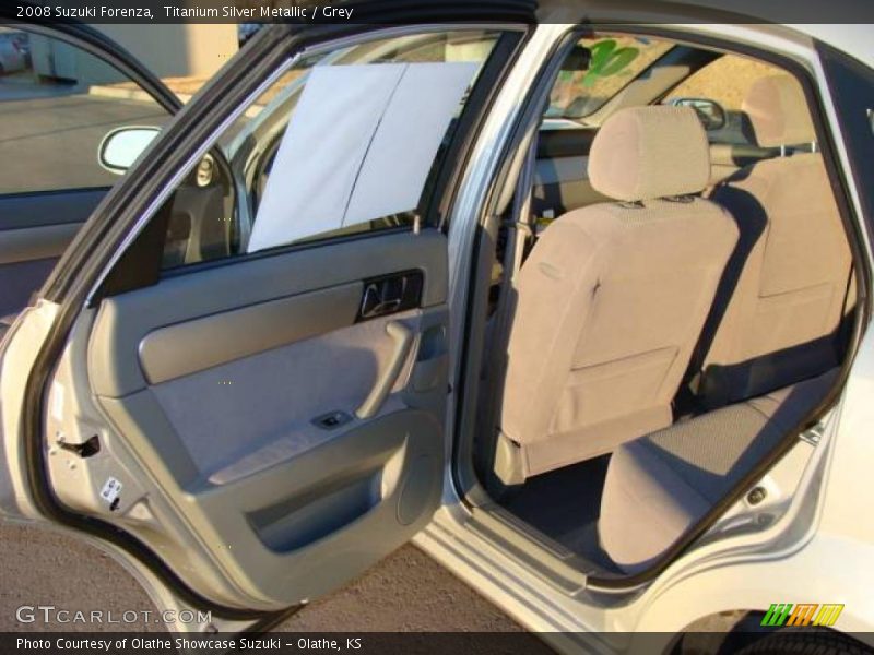 Titanium Silver Metallic / Grey 2008 Suzuki Forenza