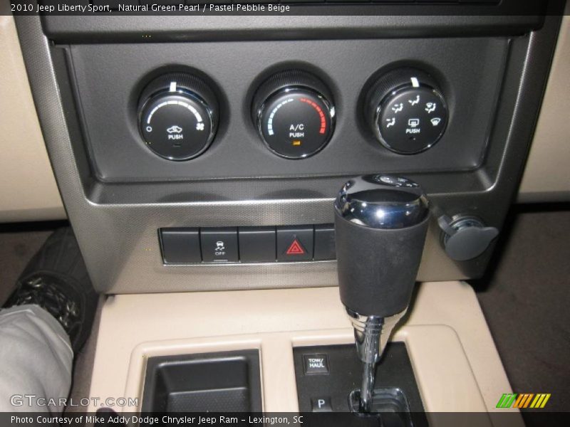 Natural Green Pearl / Pastel Pebble Beige 2010 Jeep Liberty Sport