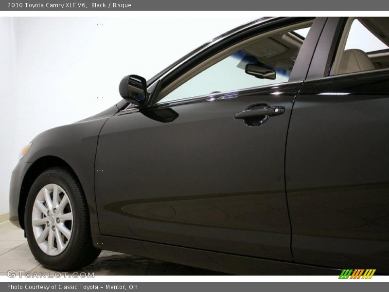 Black / Bisque 2010 Toyota Camry XLE V6