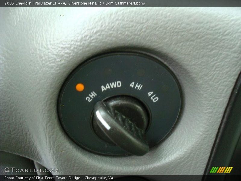 Silverstone Metallic / Light Cashmere/Ebony 2005 Chevrolet TrailBlazer LT 4x4