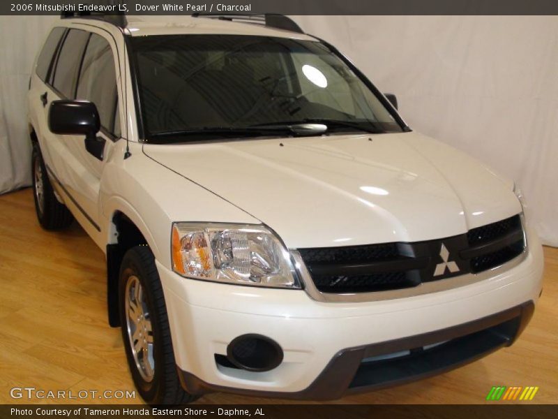 Dover White Pearl / Charcoal 2006 Mitsubishi Endeavor LS