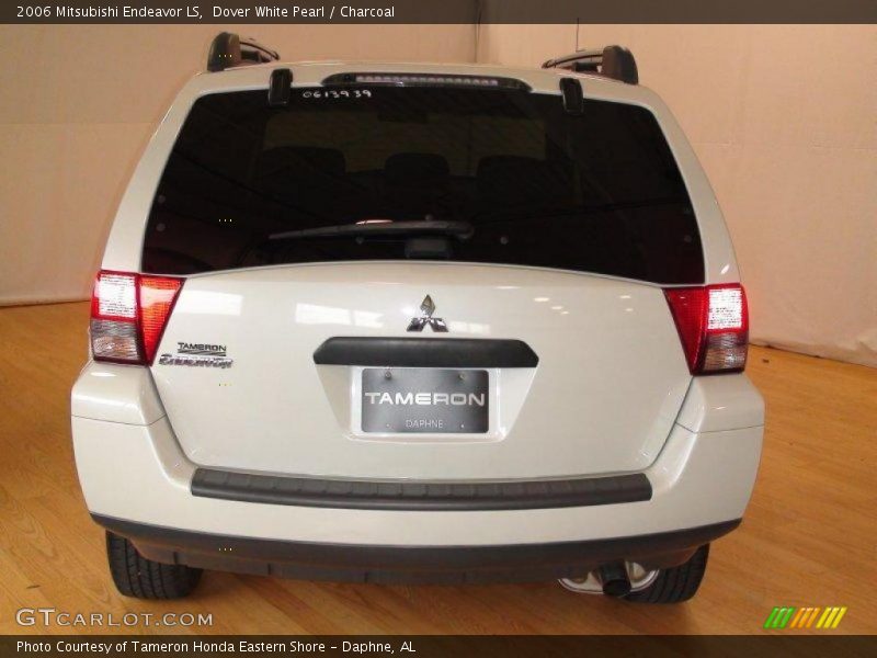 Dover White Pearl / Charcoal 2006 Mitsubishi Endeavor LS