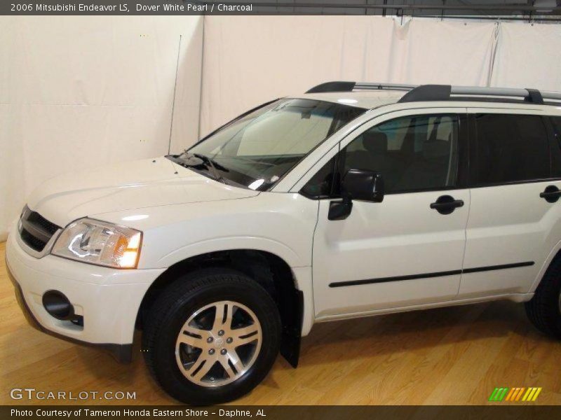 Dover White Pearl / Charcoal 2006 Mitsubishi Endeavor LS