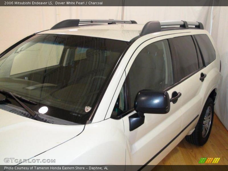 Dover White Pearl / Charcoal 2006 Mitsubishi Endeavor LS