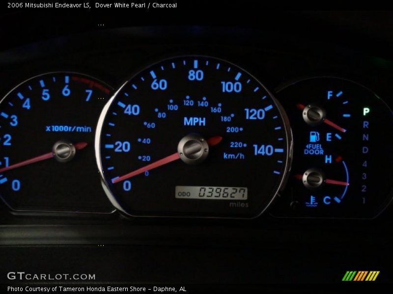 Dover White Pearl / Charcoal 2006 Mitsubishi Endeavor LS