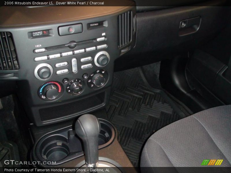Dover White Pearl / Charcoal 2006 Mitsubishi Endeavor LS