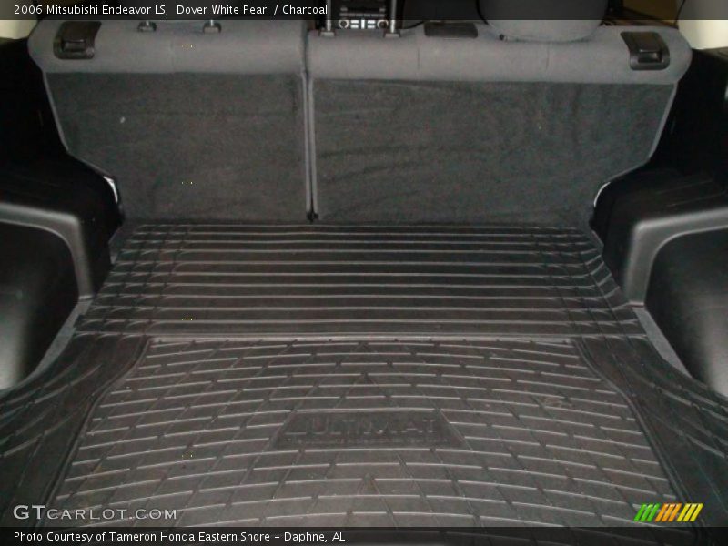 Dover White Pearl / Charcoal 2006 Mitsubishi Endeavor LS