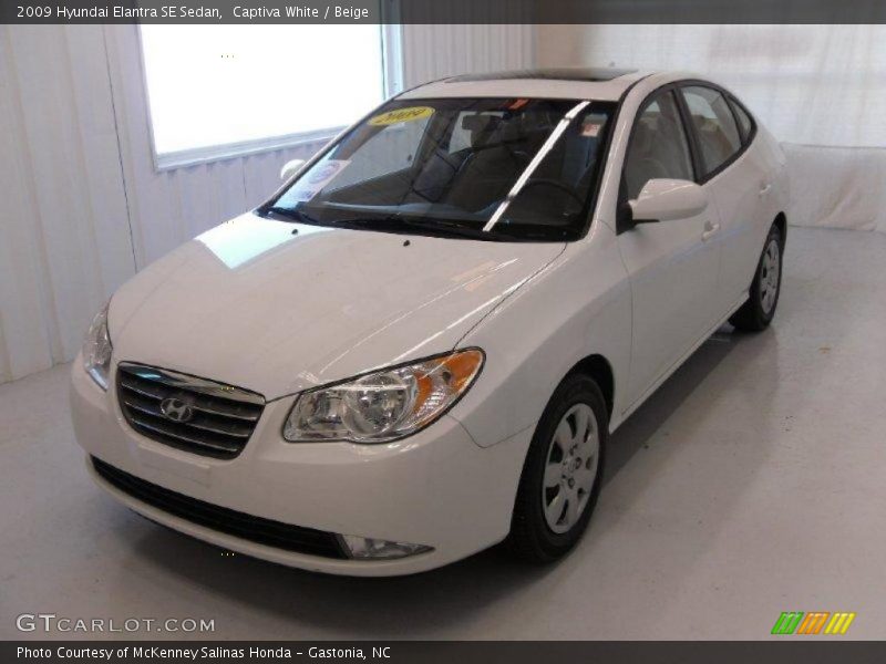 Captiva White / Beige 2009 Hyundai Elantra SE Sedan