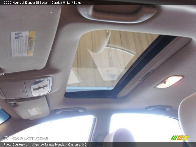 Captiva White / Beige 2009 Hyundai Elantra SE Sedan