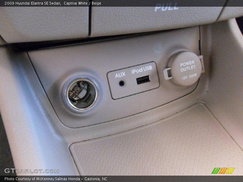 Captiva White / Beige 2009 Hyundai Elantra SE Sedan