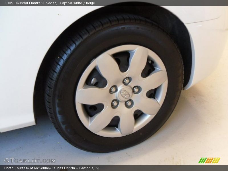 Captiva White / Beige 2009 Hyundai Elantra SE Sedan