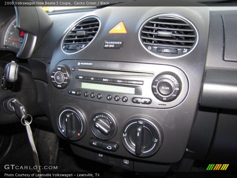 Gecko Green / Black 2008 Volkswagen New Beetle S Coupe