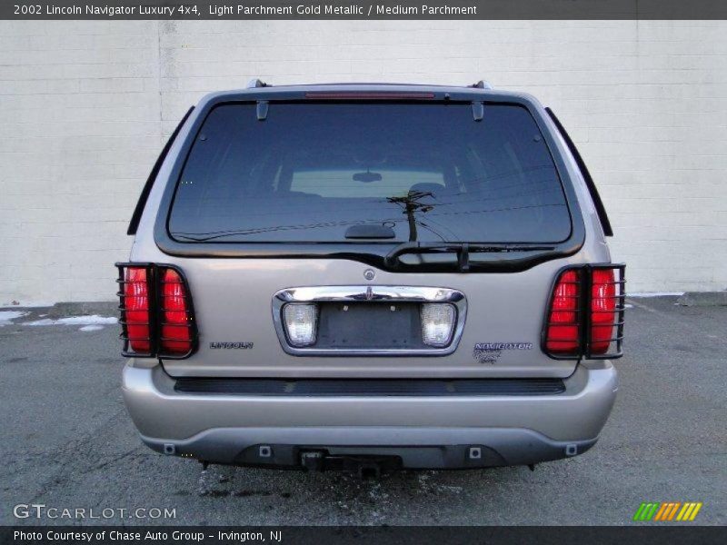Light Parchment Gold Metallic / Medium Parchment 2002 Lincoln Navigator Luxury 4x4
