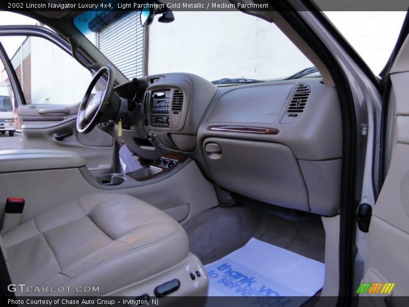 Light Parchment Gold Metallic / Medium Parchment 2002 Lincoln Navigator Luxury 4x4