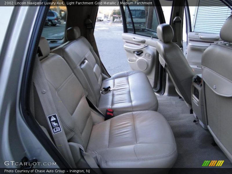 Light Parchment Gold Metallic / Medium Parchment 2002 Lincoln Navigator Luxury 4x4