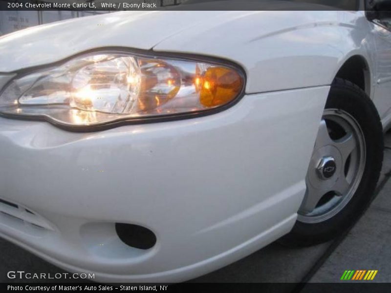 White / Ebony Black 2004 Chevrolet Monte Carlo LS