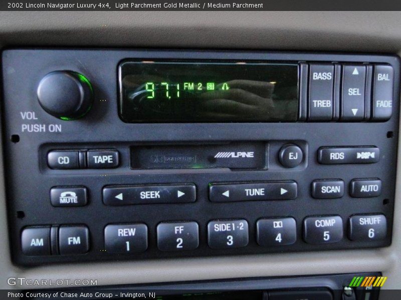 Light Parchment Gold Metallic / Medium Parchment 2002 Lincoln Navigator Luxury 4x4