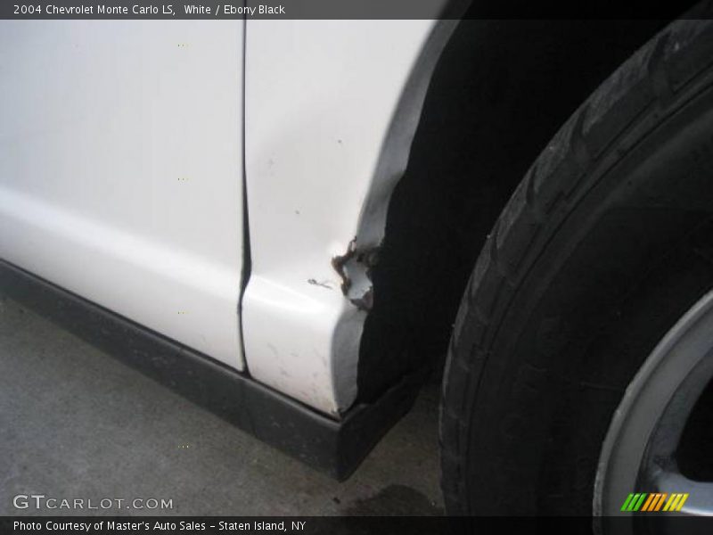 White / Ebony Black 2004 Chevrolet Monte Carlo LS