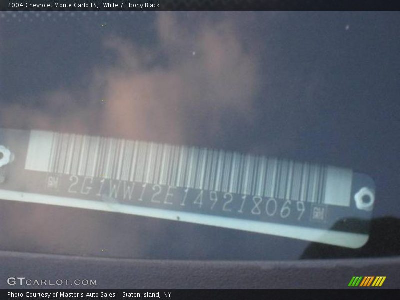 White / Ebony Black 2004 Chevrolet Monte Carlo LS