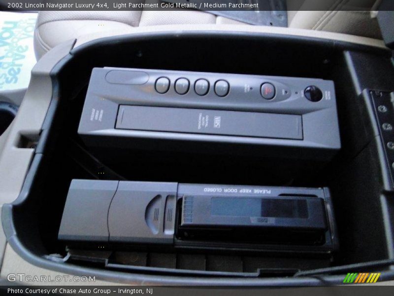 Light Parchment Gold Metallic / Medium Parchment 2002 Lincoln Navigator Luxury 4x4