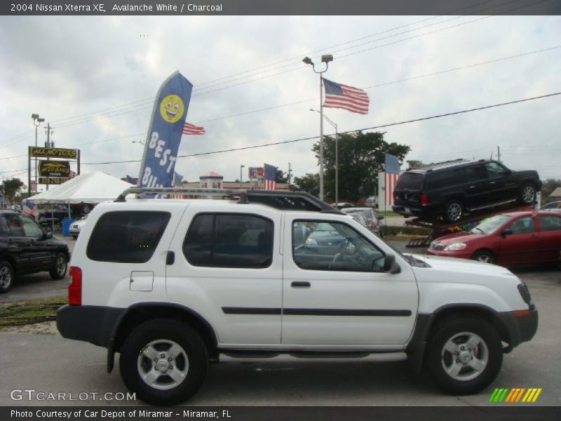 Avalanche White / Charcoal 2004 Nissan Xterra XE