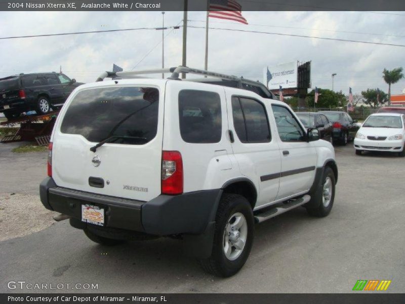 Avalanche White / Charcoal 2004 Nissan Xterra XE