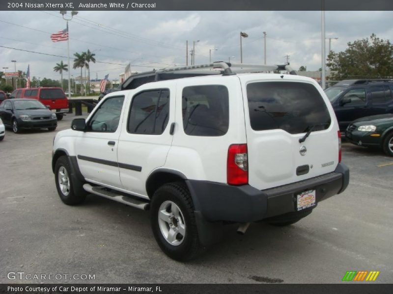 Avalanche White / Charcoal 2004 Nissan Xterra XE