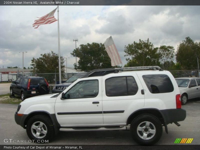 Avalanche White / Charcoal 2004 Nissan Xterra XE