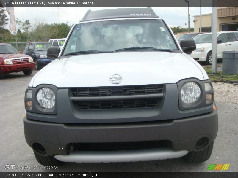 Avalanche White / Charcoal 2004 Nissan Xterra XE