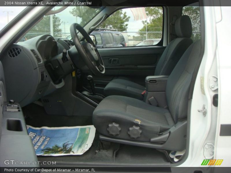 Avalanche White / Charcoal 2004 Nissan Xterra XE