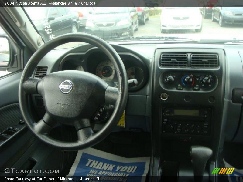 Avalanche White / Charcoal 2004 Nissan Xterra XE