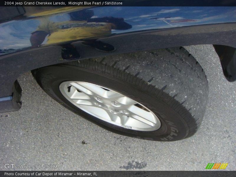 Midnight Blue Pearl / Sandstone 2004 Jeep Grand Cherokee Laredo