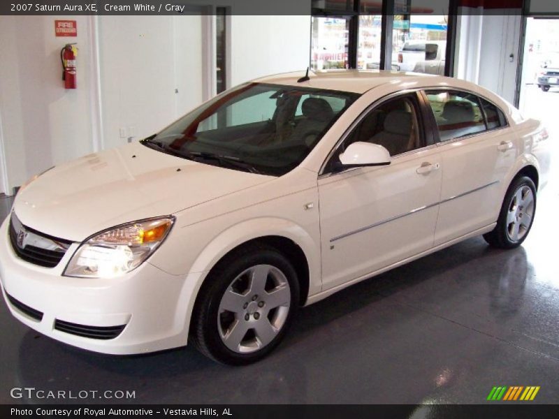Cream White / Gray 2007 Saturn Aura XE