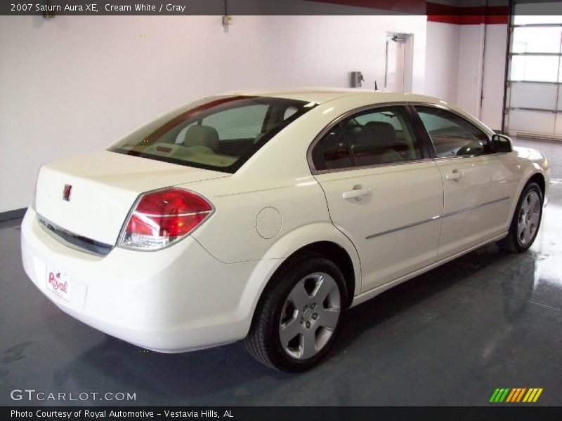 Cream White / Gray 2007 Saturn Aura XE
