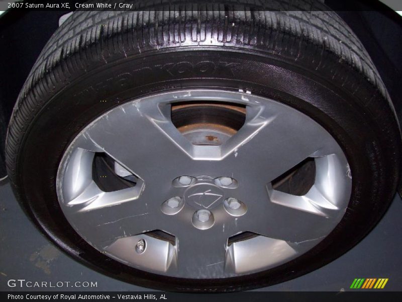 Cream White / Gray 2007 Saturn Aura XE