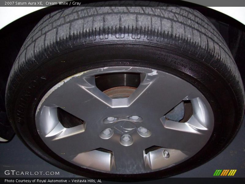 Cream White / Gray 2007 Saturn Aura XE