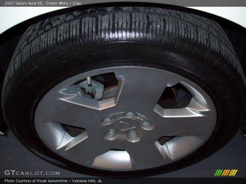 Cream White / Gray 2007 Saturn Aura XE