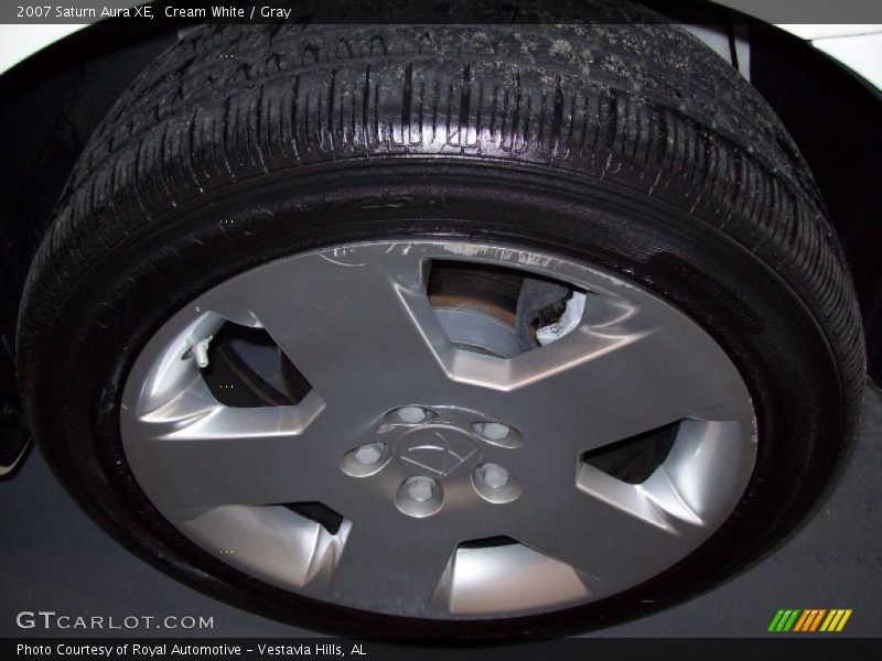 Cream White / Gray 2007 Saturn Aura XE