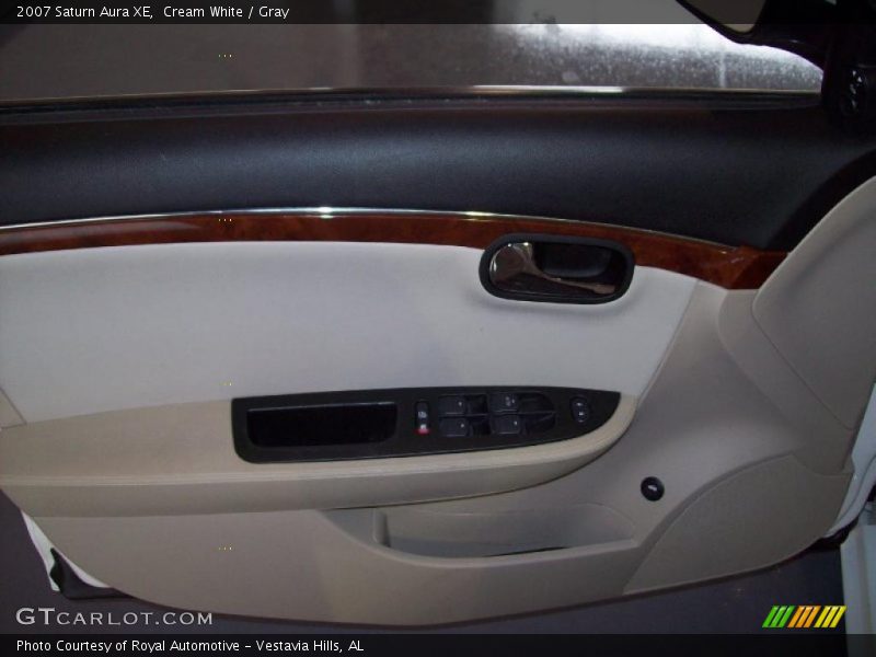 Cream White / Gray 2007 Saturn Aura XE