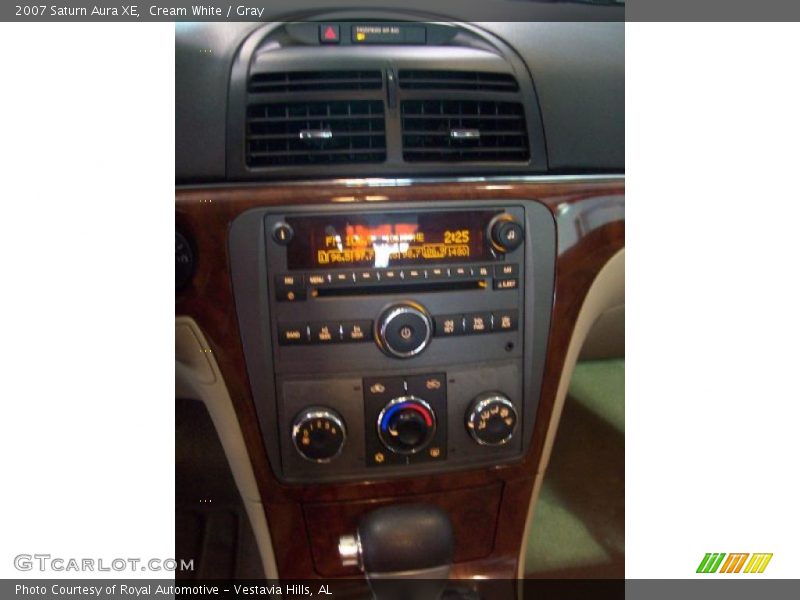 Cream White / Gray 2007 Saturn Aura XE