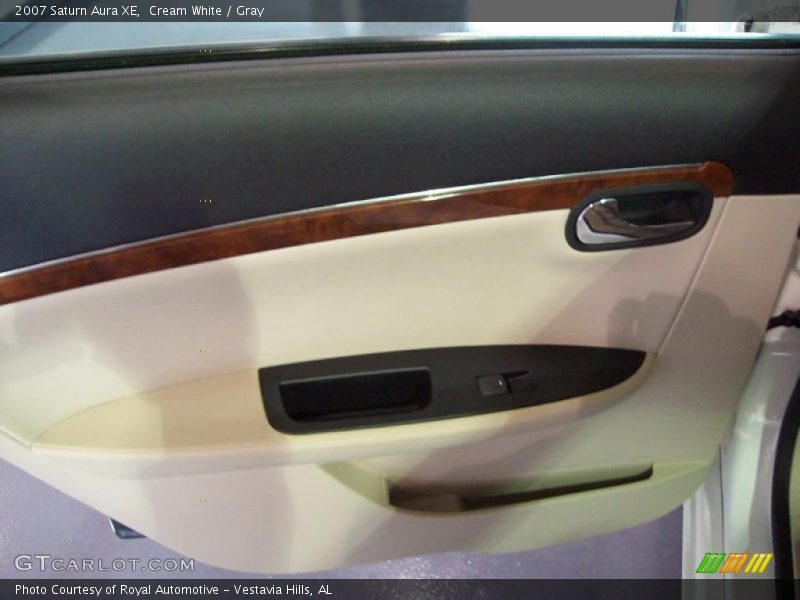 Cream White / Gray 2007 Saturn Aura XE
