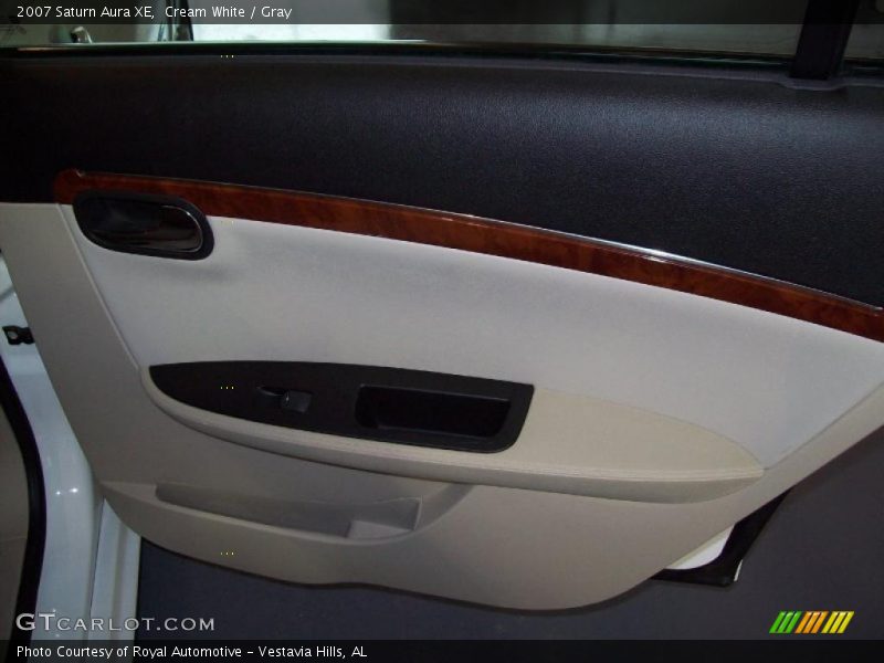Cream White / Gray 2007 Saturn Aura XE