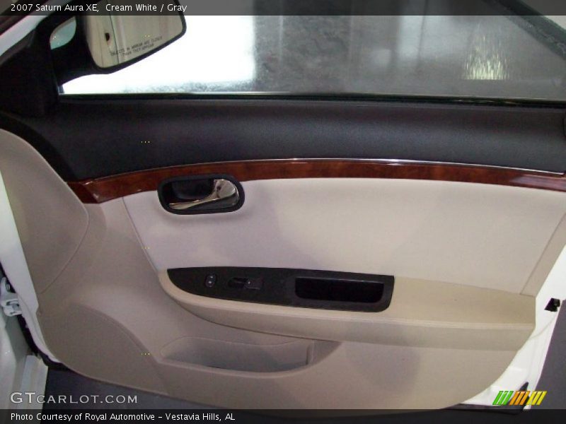 Cream White / Gray 2007 Saturn Aura XE