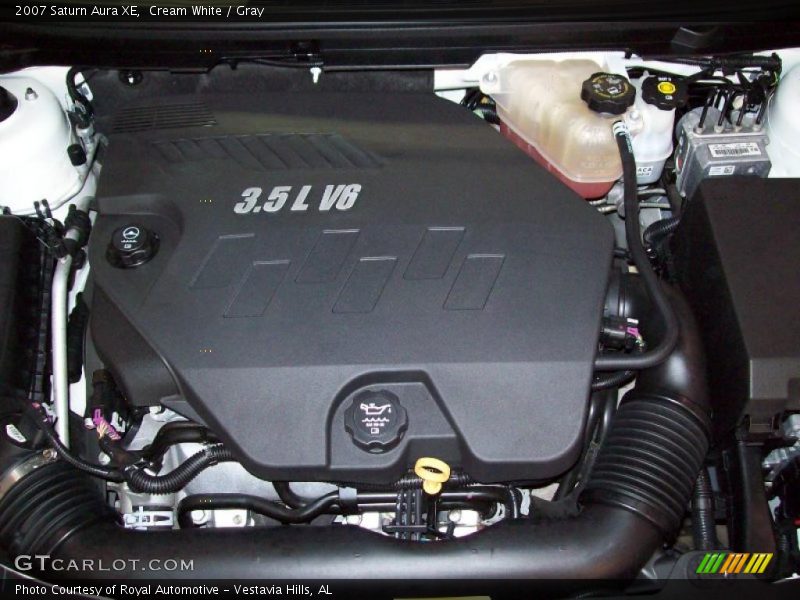 Cream White / Gray 2007 Saturn Aura XE