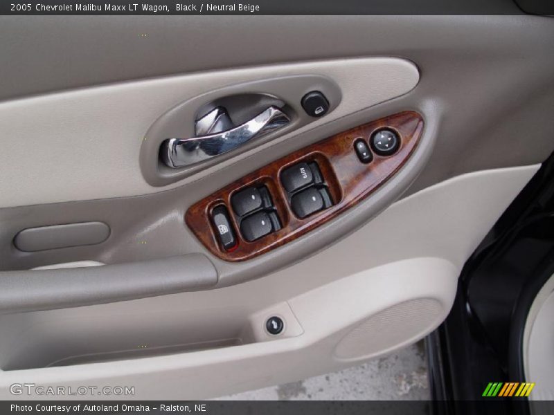 Black / Neutral Beige 2005 Chevrolet Malibu Maxx LT Wagon