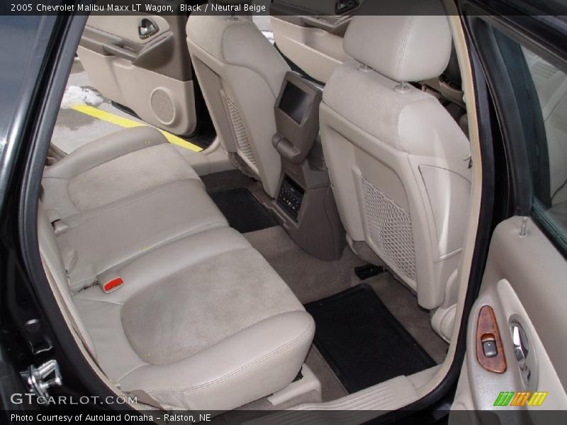 Black / Neutral Beige 2005 Chevrolet Malibu Maxx LT Wagon