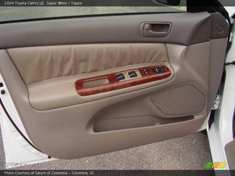 Super White / Taupe 2004 Toyota Camry LE