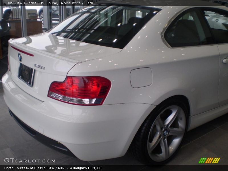 Alpine White / Black 2009 BMW 1 Series 135i Coupe